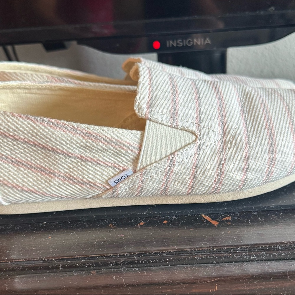 TOMS Striped Slip On Sneakers (size 8)